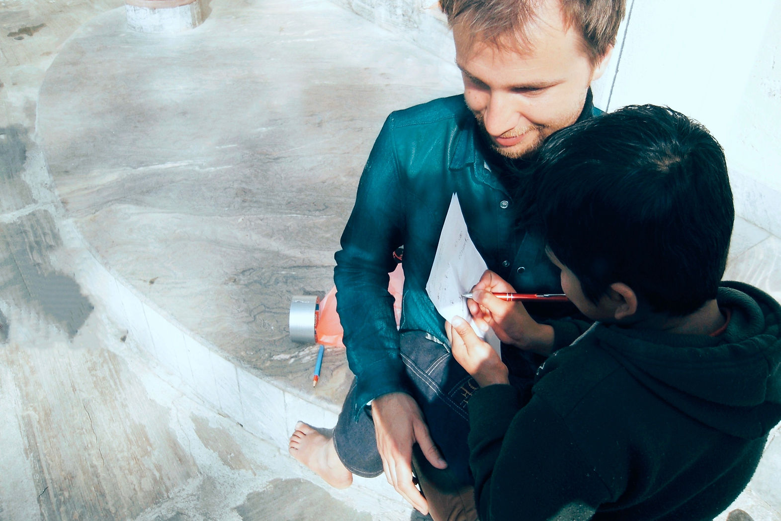 Das ist ein Pressefoto, das den Autor Benjamin Lebert in Nepal zeigt.